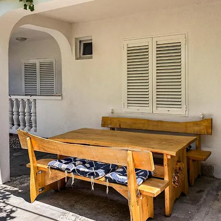 Apartman Stunning In With House Sea View